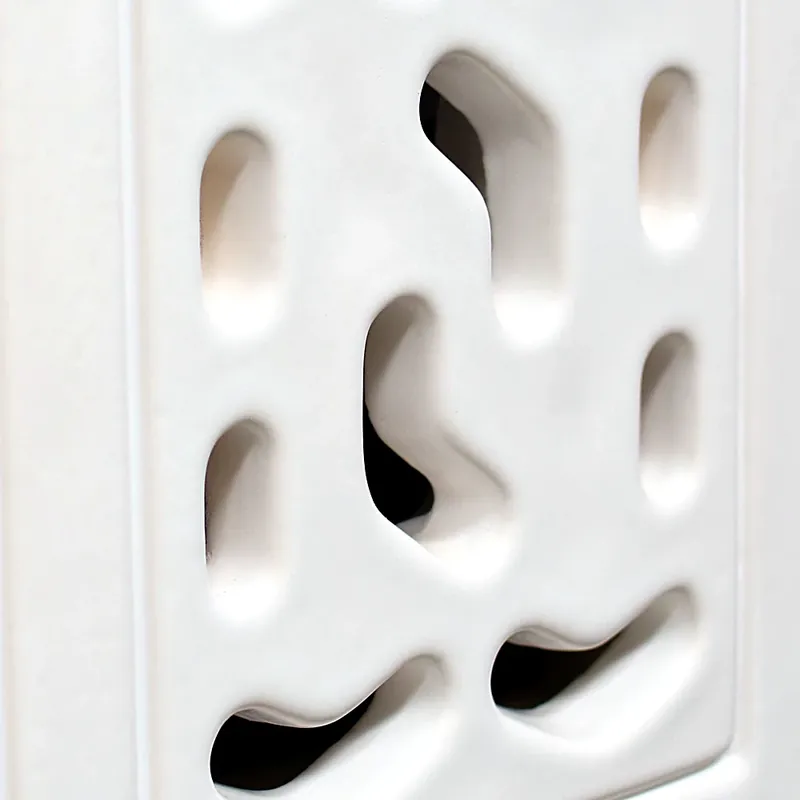 Dettaglio del traforo ceramico di Sirio